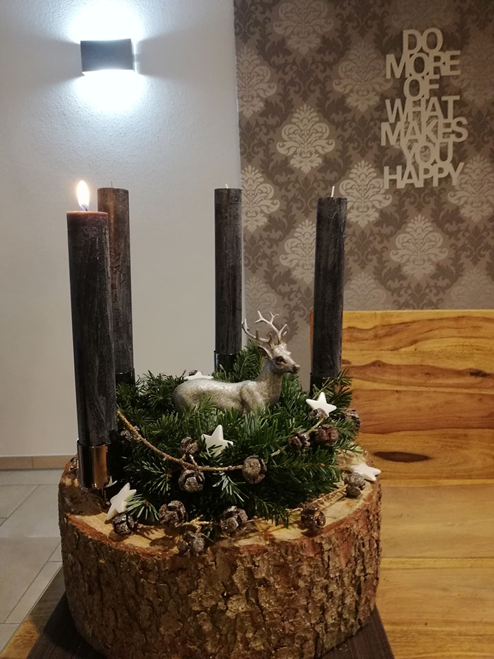 Stiltreu Kerzen auf Adventskranz